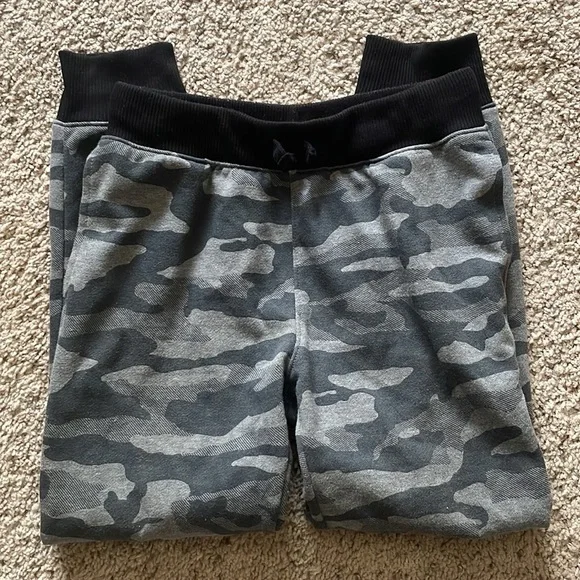 Children’s Place size 7 / 8 Med camo, gray, soft, comfy joggers - Picture 2 of 5